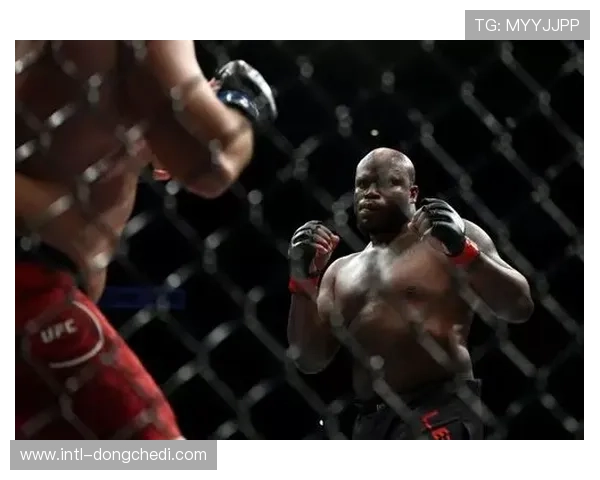 德里克·刘易斯KO后脱裤庆祝,赛后称“我的蛋蛋很热”成经典 德里克·刘易斯KO后脱裤庆祝,赛后称“我的蛋蛋很热”成经典